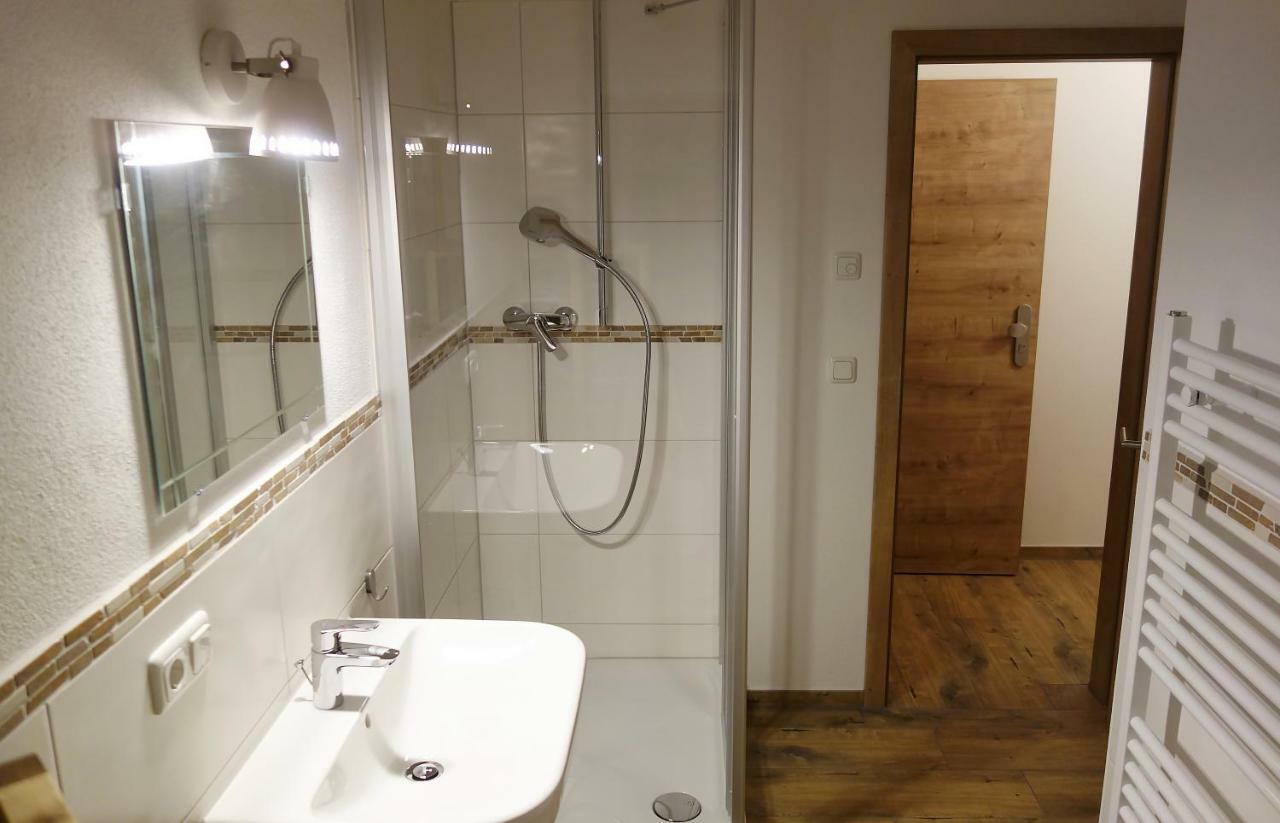 Heuboden - Ferienwohnung im Land-Café Emmering  Extérieur photo